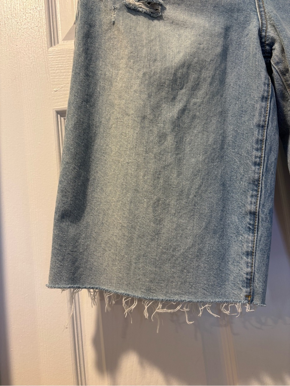 Avec Les Filles Light Wash Denim Distressed Bermuda Shorts Size 30 - Picture 8 of 16